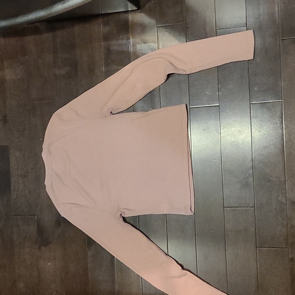 Light pink long-sleeve crop top - Picture 2 of 4